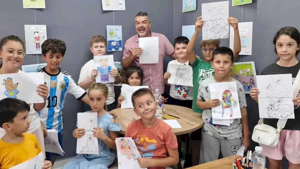 Ayvalık’ta minik sanatçılar karikatür atölyesinde buluştu