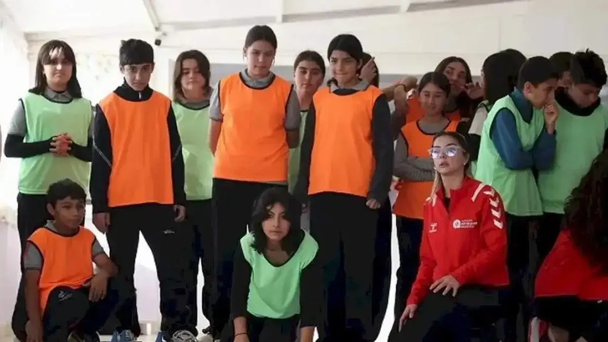Antalya’da kız çocukları Floor Curling ile tanıştı