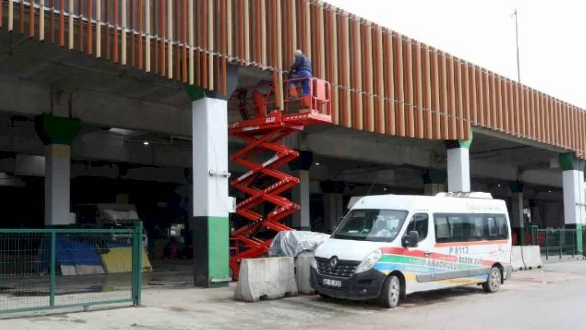 Kocaeli'deki pazar alanına sundurma çalışması başladı