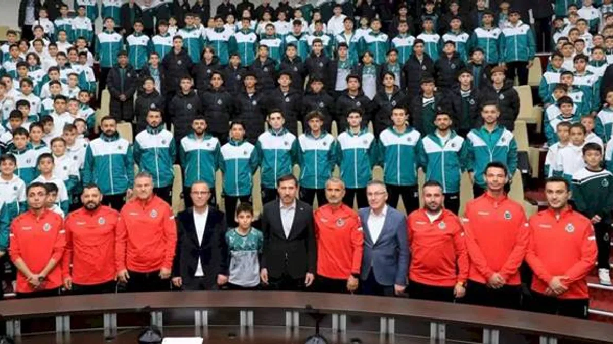 Konya'da Başkan Kılca'dan, futbol takımlarına destek
