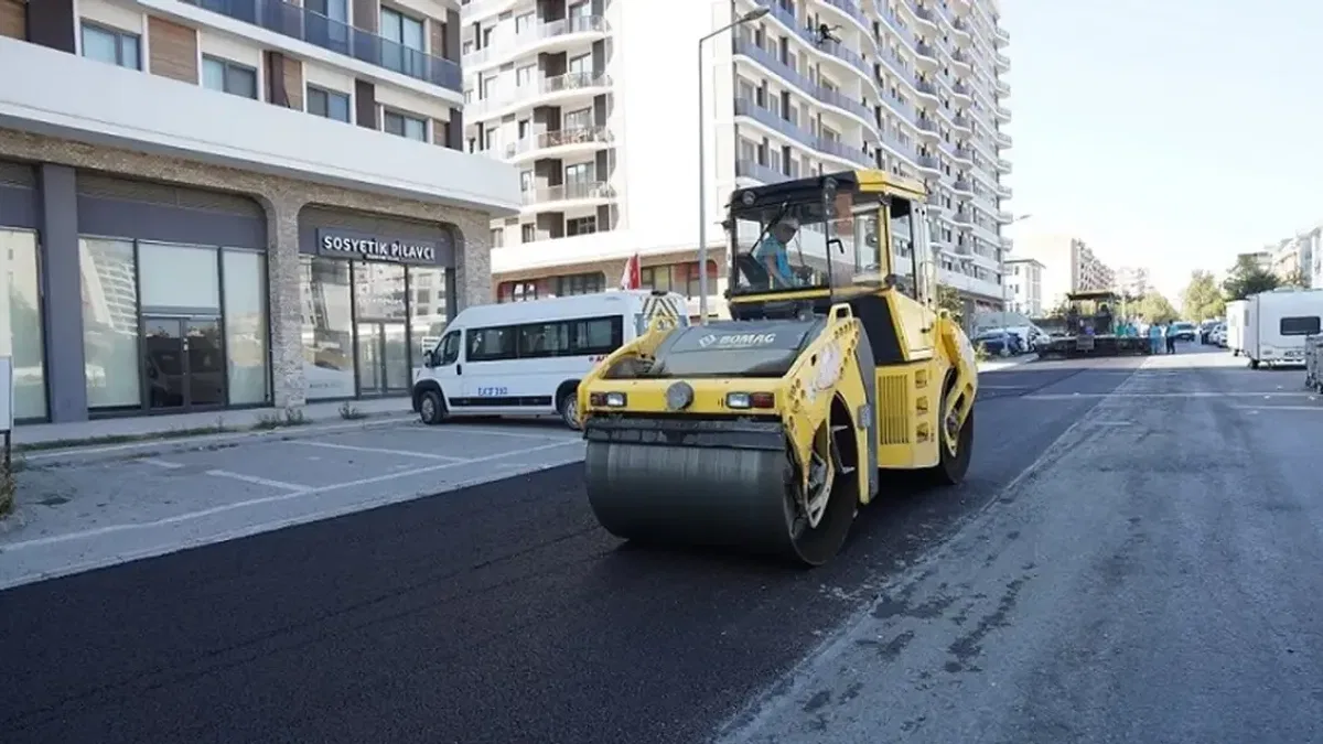 İstanbul Beylikdüzü’nde yol bakım çalışmaları sürüyor