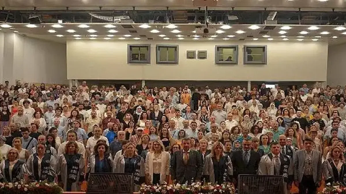 Çiçeği burnunda diş hekimleri sektöre uğurlandı