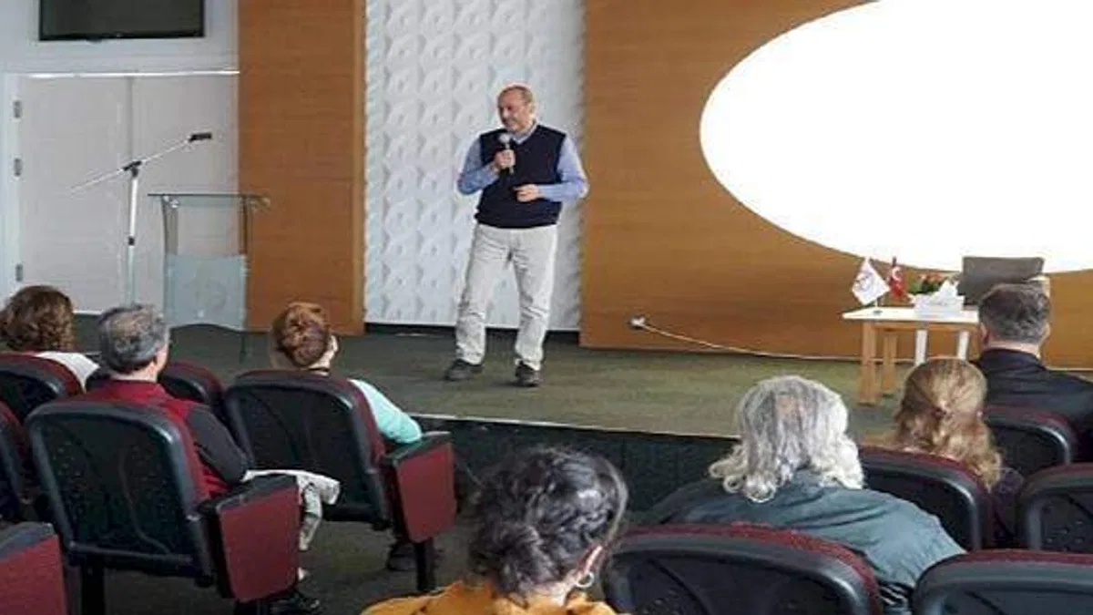 Karşıyaka'da Bülent Şık İle 'Çocuklar ve Gıda Güvenliği Söyleşisi