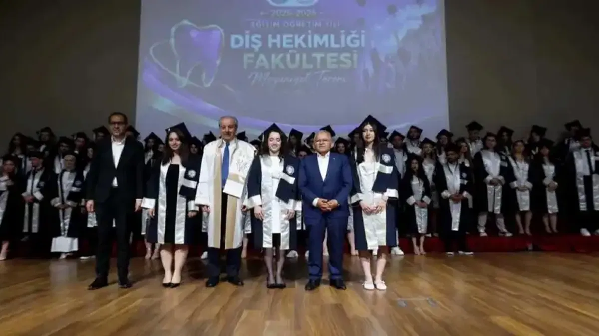 NNYÜ Diş Hekimliği mezunlarını verdi