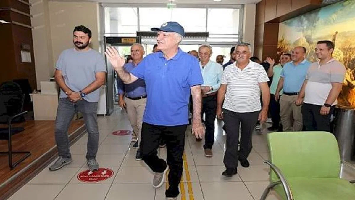 Başkan Engin Görevine Alkışlarla Döndü