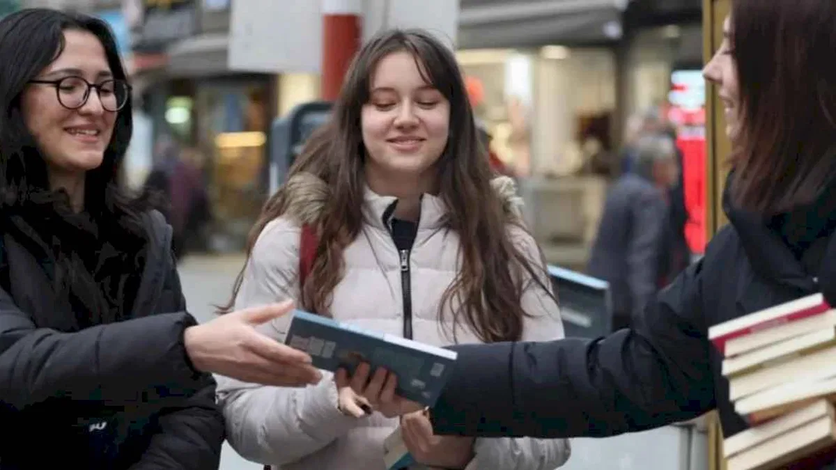 Cumhuriyet Bulvarı'nda kitap sürprizi