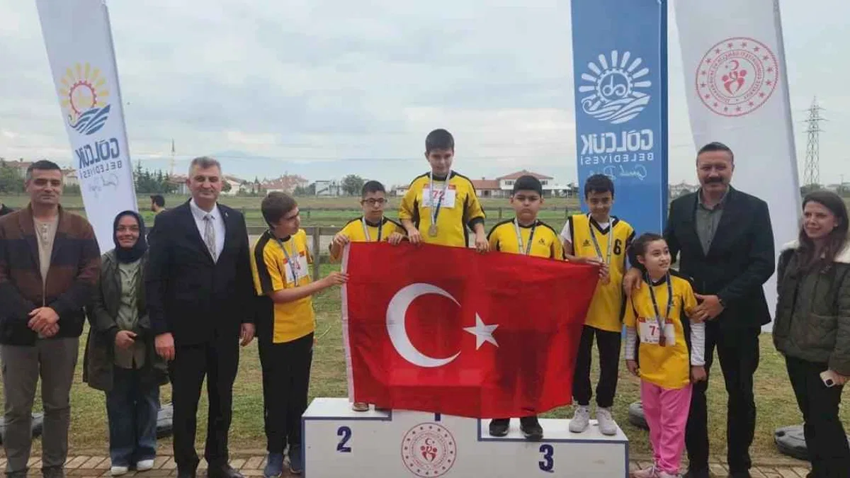 Kocaeli Gölcük’te Cumhuriyet coşkusu sporla birleşti