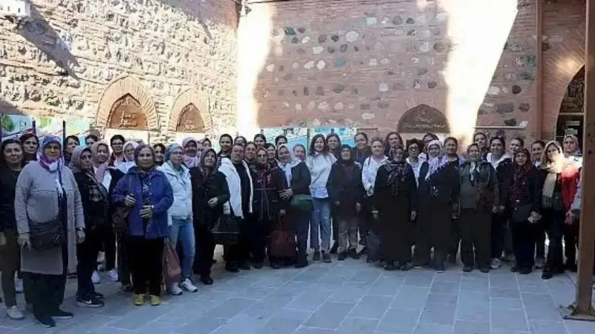 Sarıgöllü Kadınlar Manisa'yı Adım Adım Gezdi