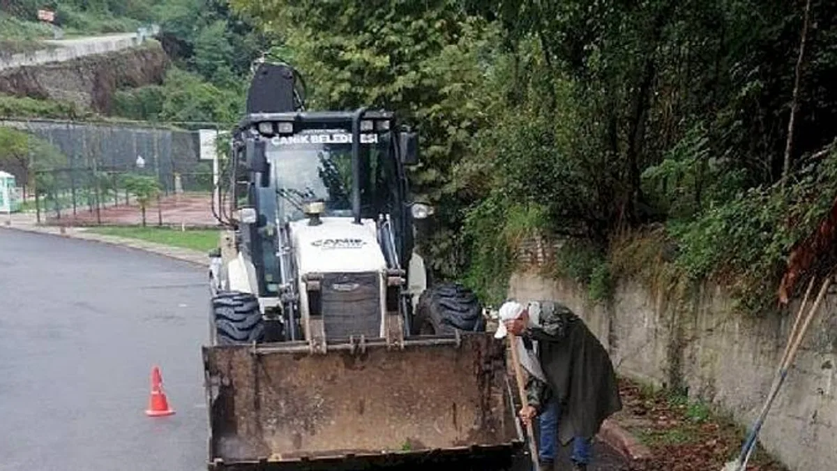 Canik'te Sağanak Yağışa Karşı Yoğun Çalışma
