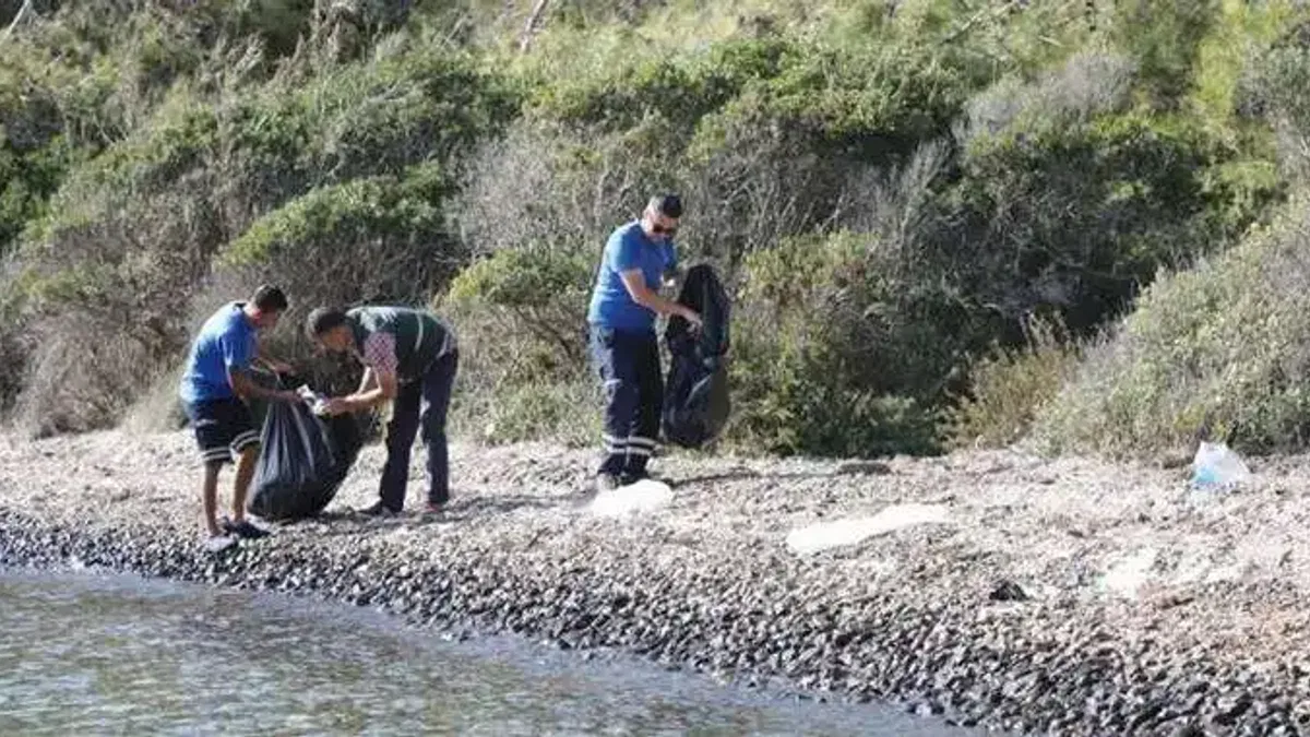 Muğla'da Gökova ve Göcek koylarında kıyı temizliği yapıldı