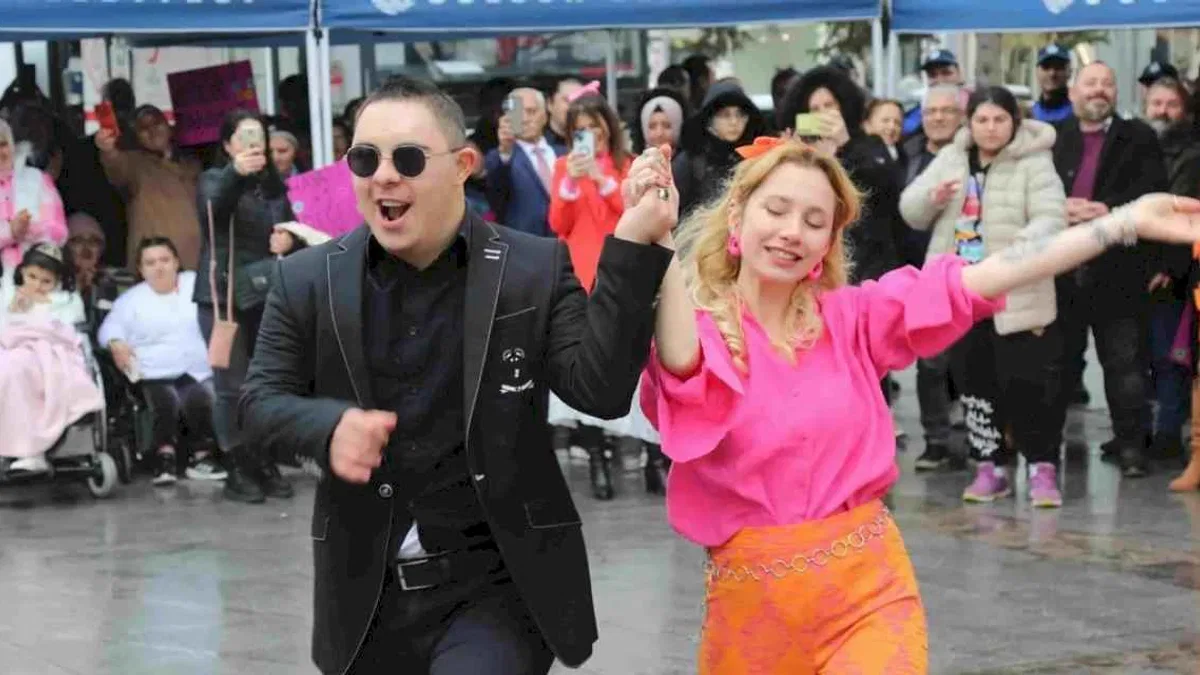 Gölcük'te engelli bireylerin gösterileri renk kattı