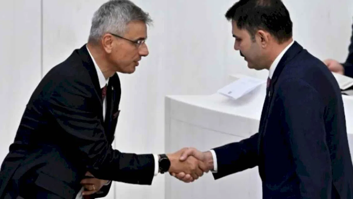 Yeni bakanlar yemin etti