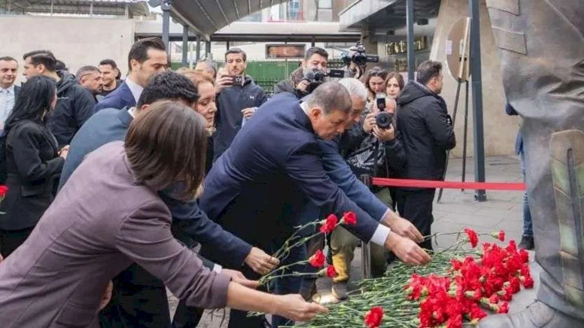 İzmir’in şehitleri Fethi Sekin ve Musa Can unutulmadı
