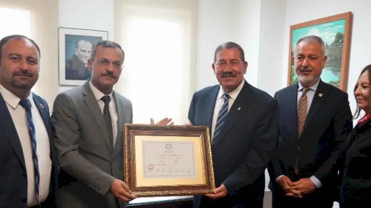 Milas'ta Başkanı Topuz hediye ve çiçek yerine ADD'ye bağış istedi