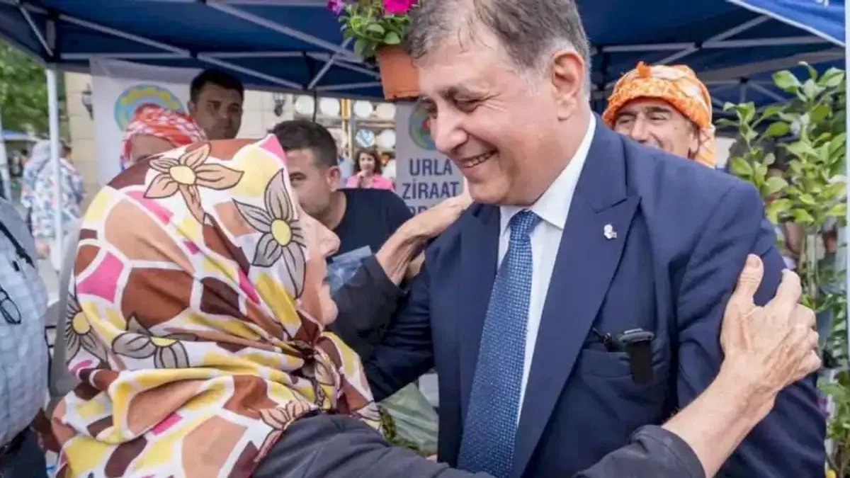 İzmir’de emeklilere destek sürüyor