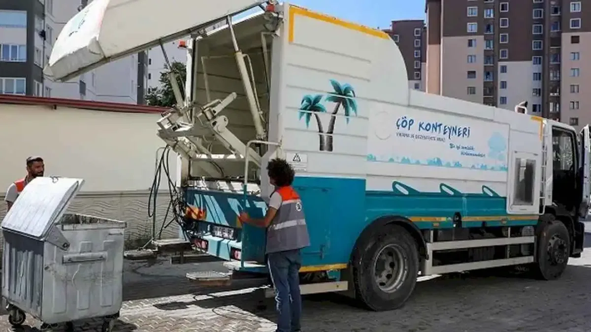Kayseri Talas'ta konteynerlara parfümlü bakım