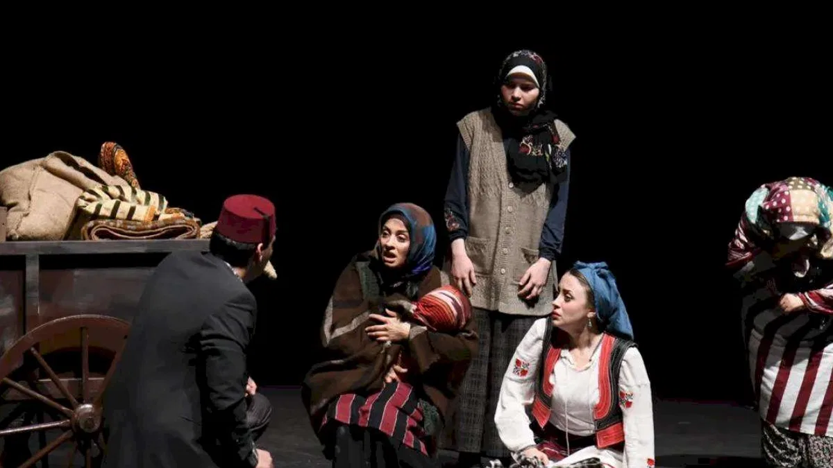 Trabzon’da ‘Muhacirlik’ oyunu prömiyer yaptı