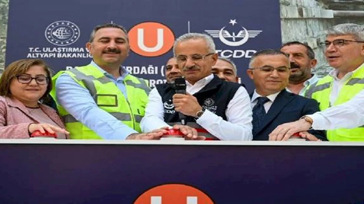 Türkiye'nin en uzun demiryolu tünelinde ışık gözüktü