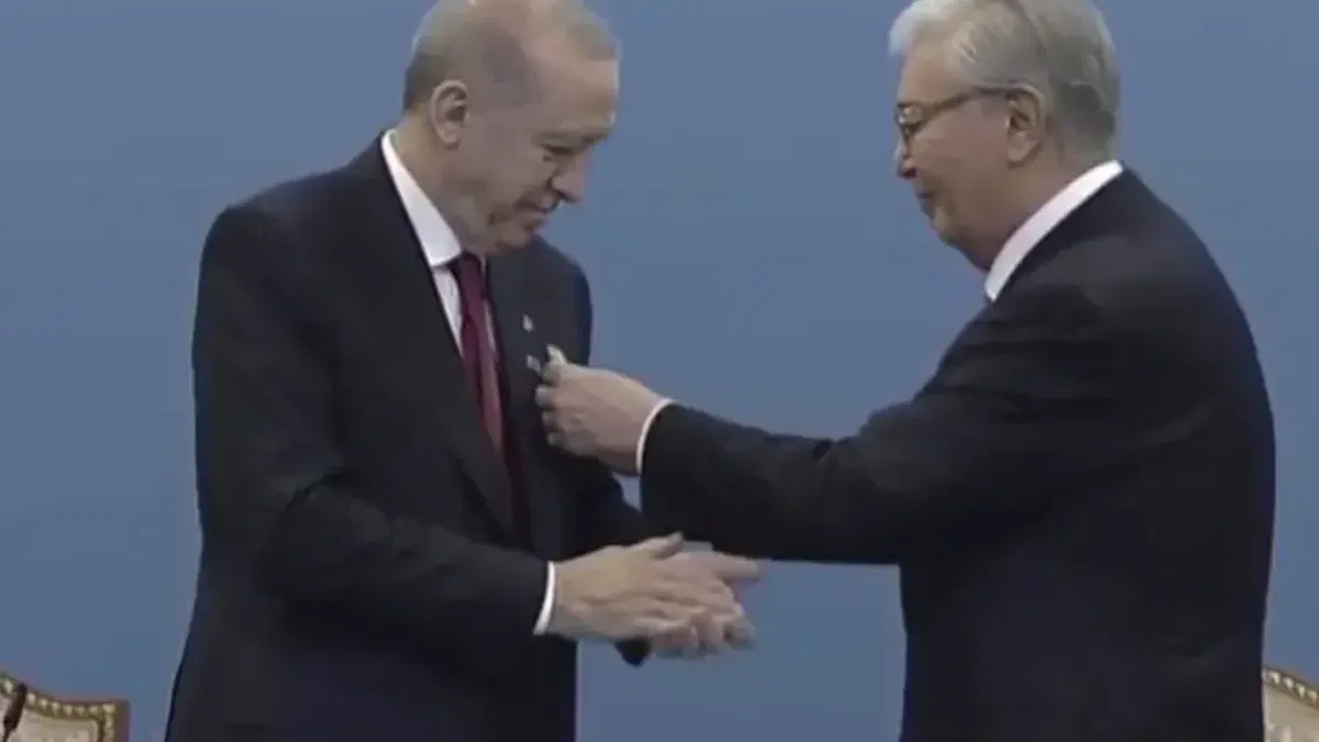 Cumhurbaşkanı Erdoğan’a 'Hoca Ahmet Yesevi Nişanı' takdim edildi