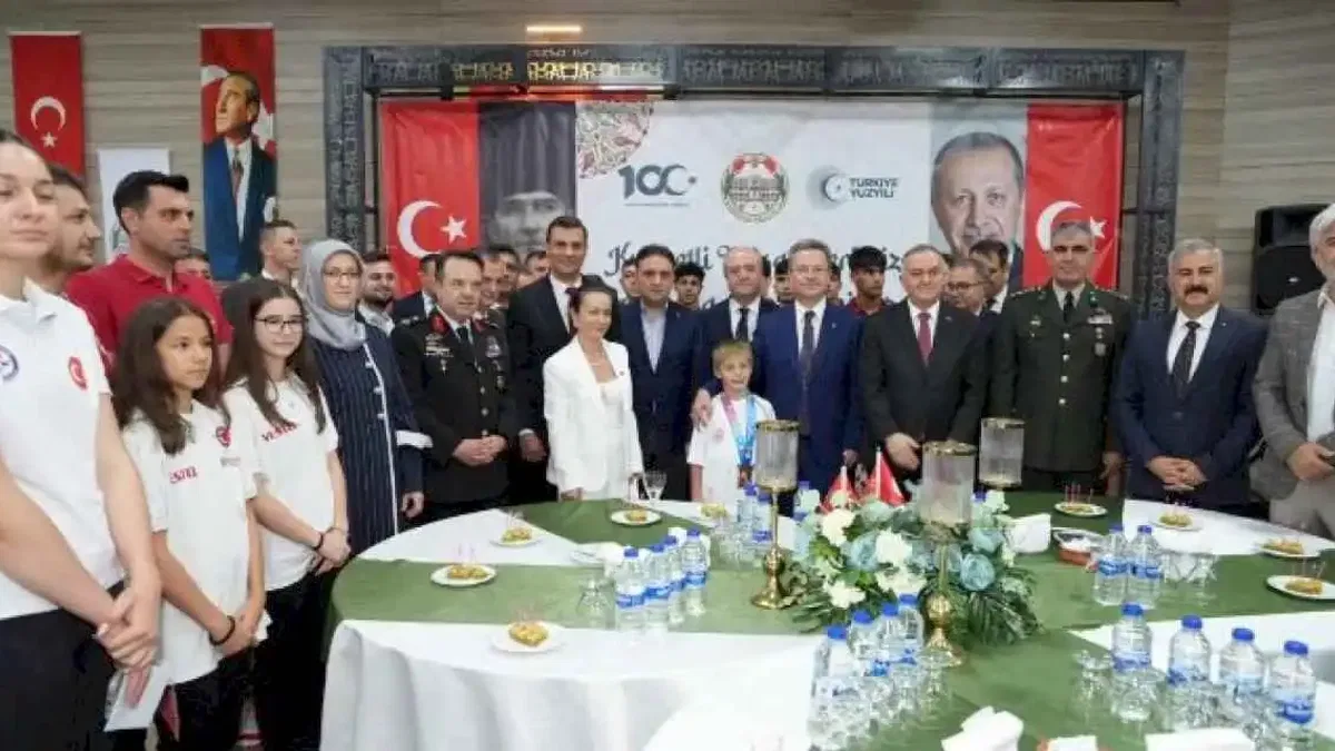 Manisa protokolü bayramlaştı