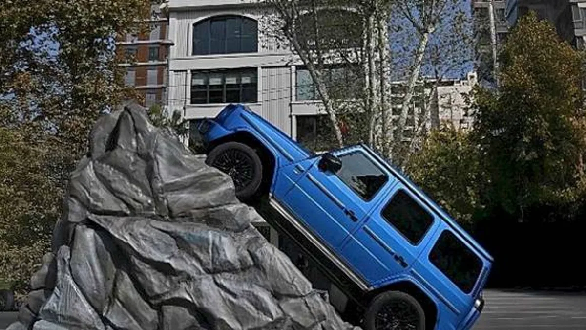 Yeni Elektrikli Mercedes-Benz G-Serisi İstanbul'da yükseldi