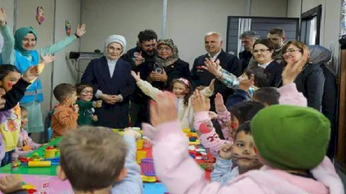 Emine Erdoğan'dan Gaziantep'te depremzedelere ziyaret