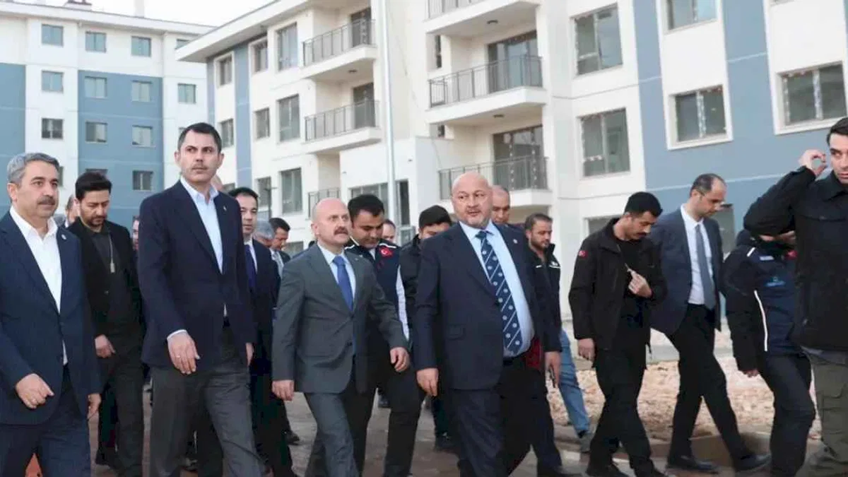 Bakan Kurum'dan en büyük şantiyeye yakın mercek