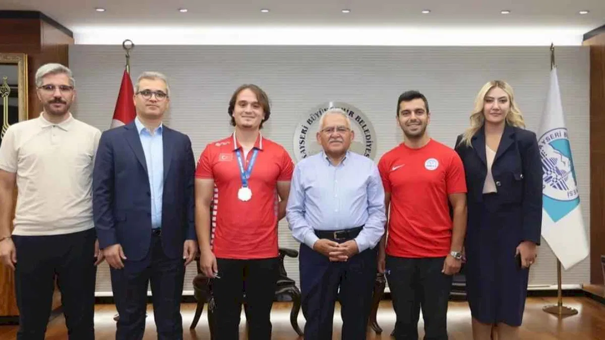 Kayseri'nin şampiyon 'Arslan'ına 'büyük' tebrik