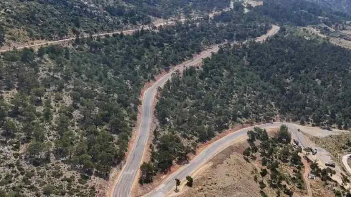 Mersin Büyükşehir, Gülnar’da 5 mahallenin yolunu genişletti