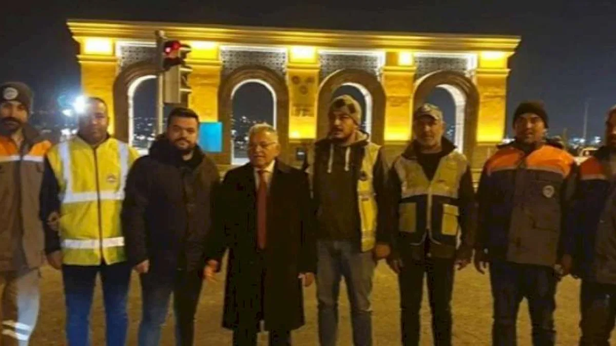Kayseri'de Üniversite Kavşağı'nda gece mesaisi