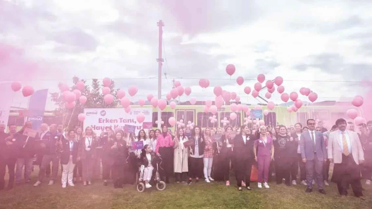 BURULAŞ’ta pembe balonlar gökyüzüne bırakıldı