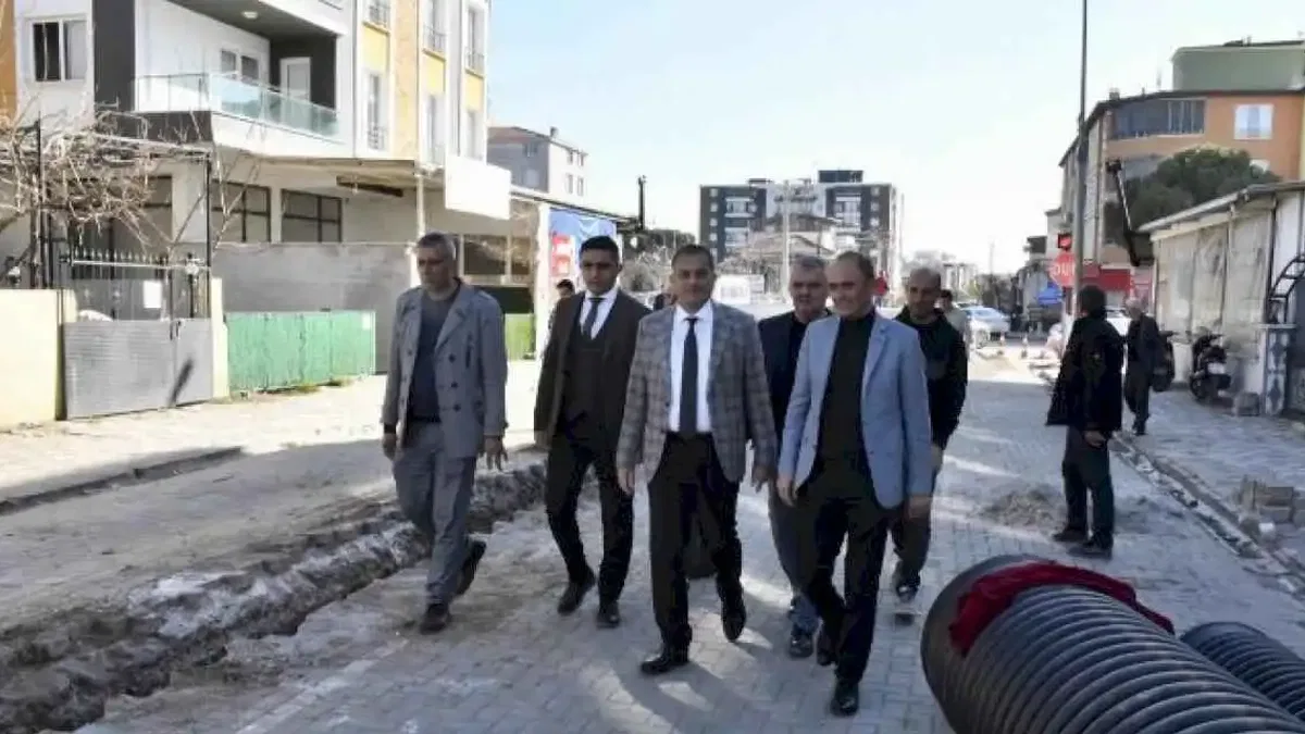 Manisa'da  yağmursuyu hattı çalışmaları yerinde inceledi