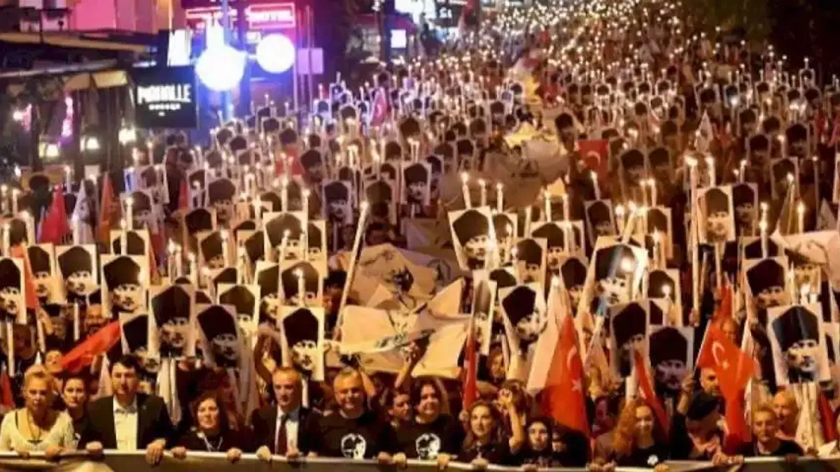 Antalya Muratpaşa'da binler Ata’ya saygı yürüyüşünde
