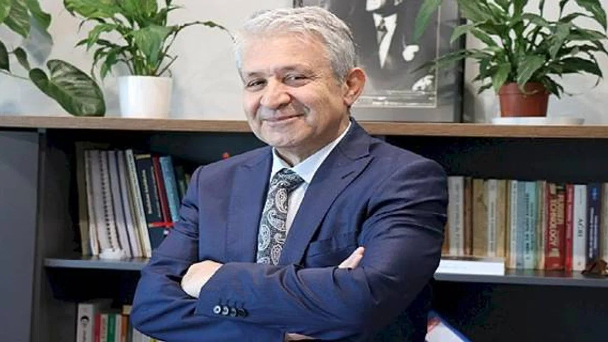 Prof. Dr. Yumuşhan Günay: "Sosyal medya paylaşımları diş estetiğine talebi artırdı"