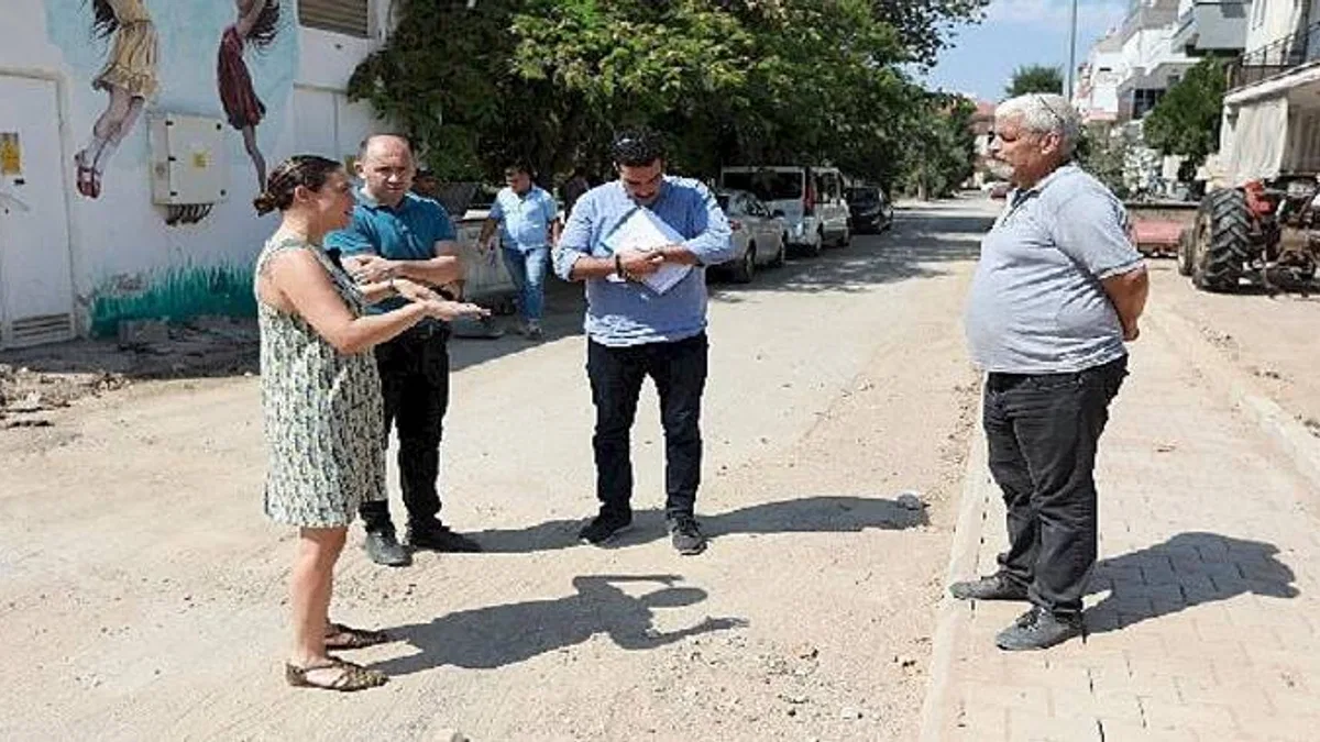 Efes Selçuk'ta yollar, aydınlatma direkleri ve parklar..