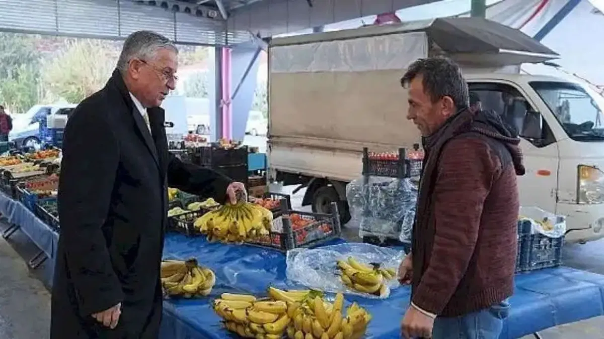 Başkan Topaloğlu'ndan Pazar esnafına kahvaltı