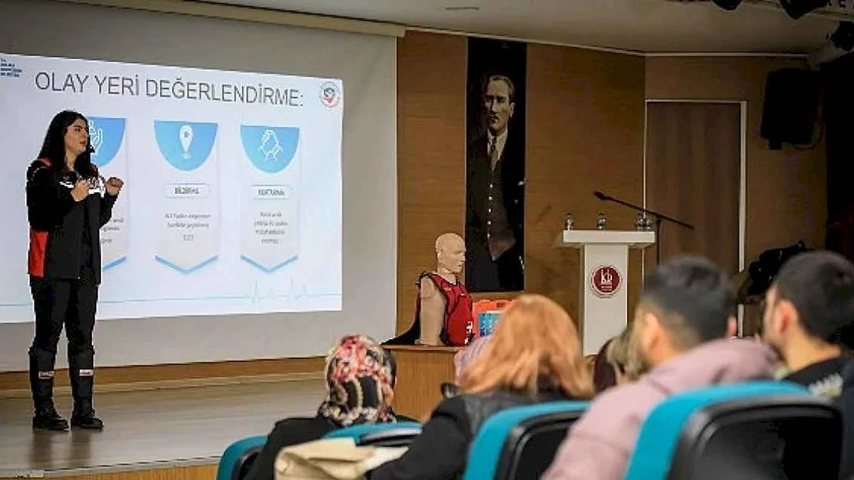 Spor tesisleri personeline ilk yardım eğitimi verildi