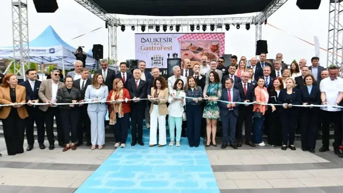 Uluslararası Balıkesir GastroFest'e miting gibi açılış