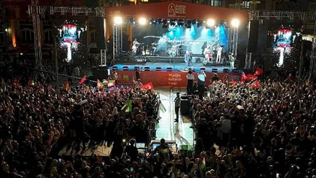 Maher Zain, Uluslararası Konya Mistik Müzik Festivali'nde Konyalılarla Buluştu