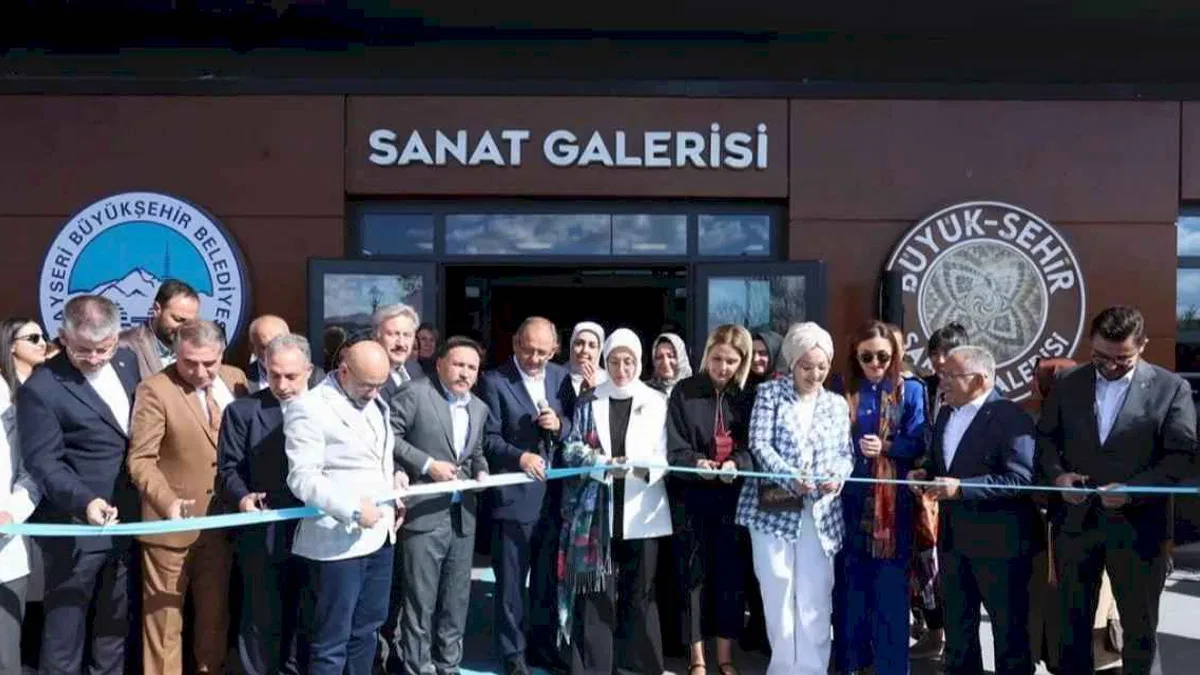 Renklerin Dili Resim Sergisi & Gelenekli Sanatlar Koleksiyonu açıldı