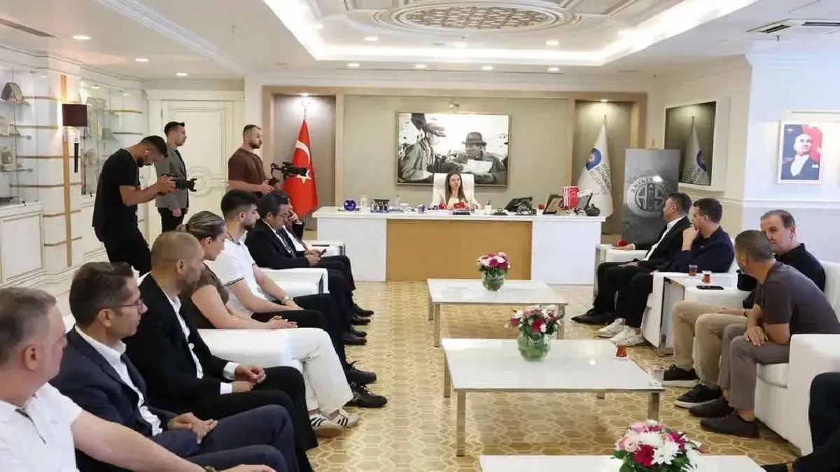 Antalyaspor yönetiminden Büyükşehir’e teşekkür ziyareti