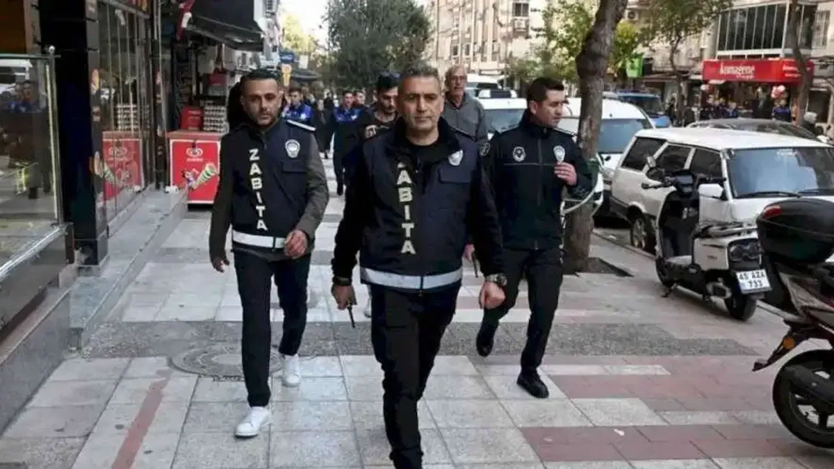 Manisa’da kaldırım işgallerine zabıta müdahalesi
