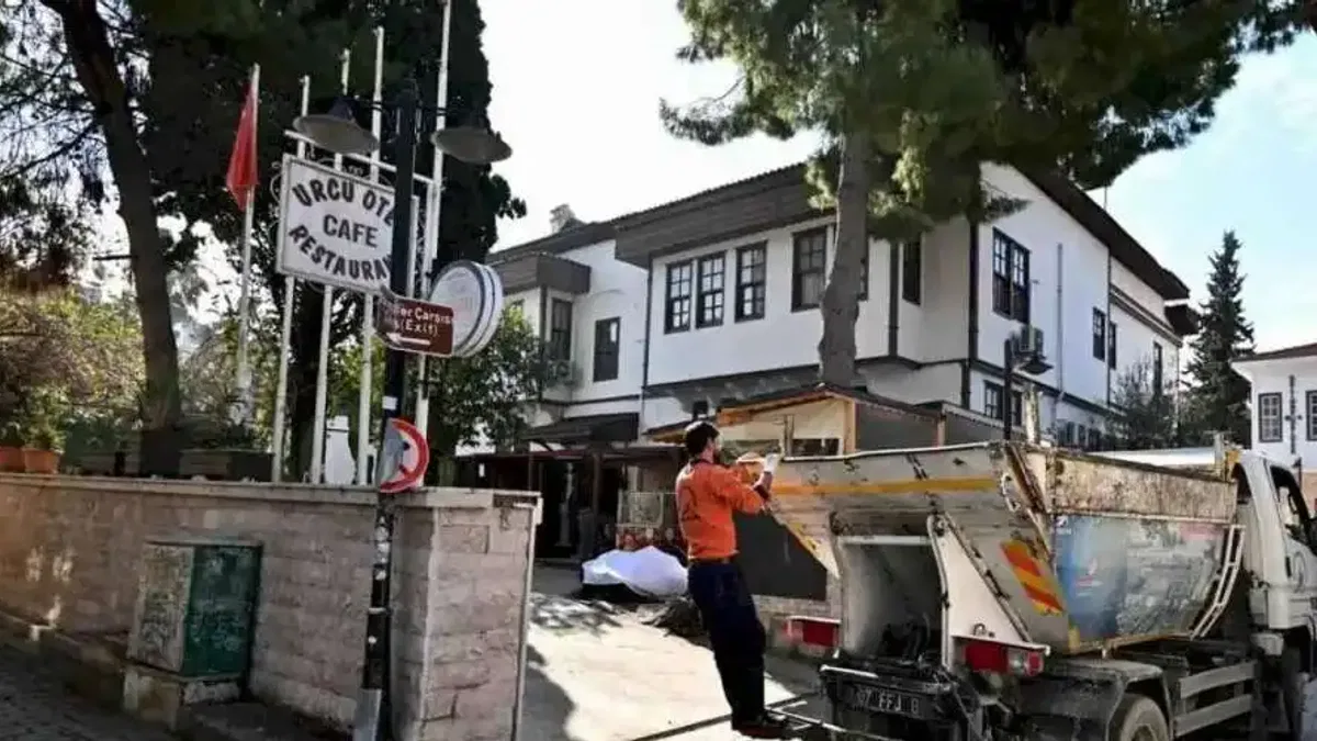 Antalya Kaleiçi’nde çöpte dedektiflik