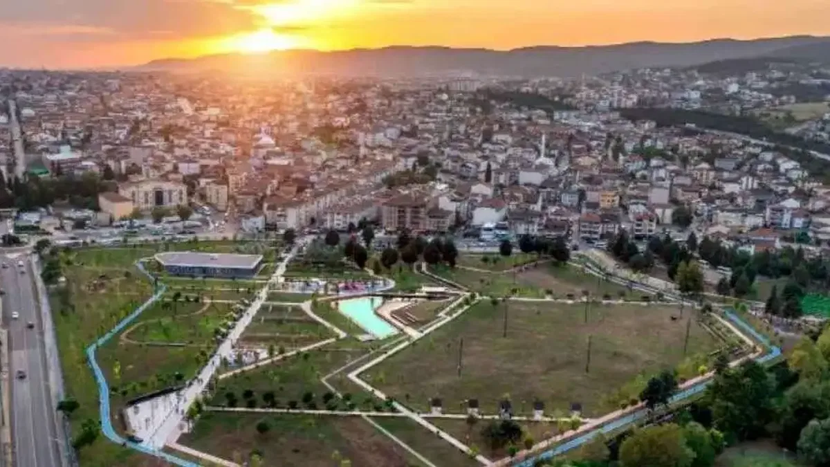 Derince Millet Bahçesi'nde temizlik çalışması
