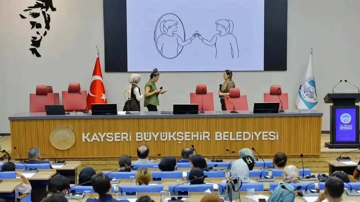 Kayseri Büyükşehir'den aile semineri
