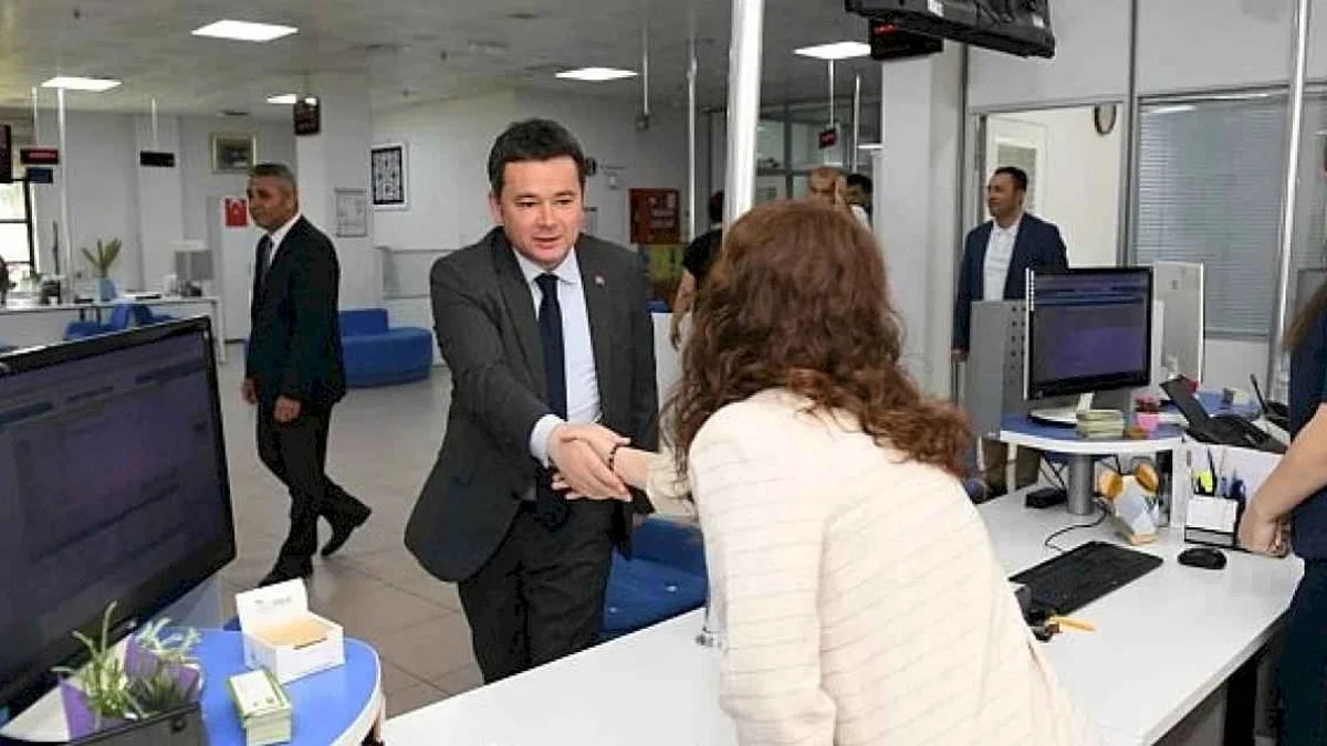 Başkan Aydın mesaiye personeli ziyaret ederek başladı
