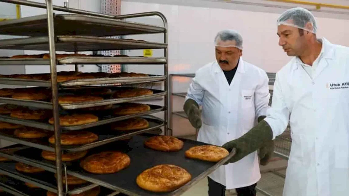 Antalya Halk Ekmek Büfeleri’nde ramazan pidesi 15 TL