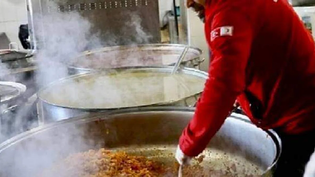 Kızılay Afetzedelere Sıcak Yemek Ulaştırmaya Devam Ediyor