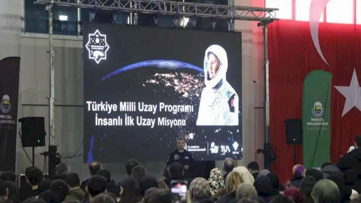 Astronot Alper Gezeravcı Bursa İnegöl’de öğrencilerle buluştu
