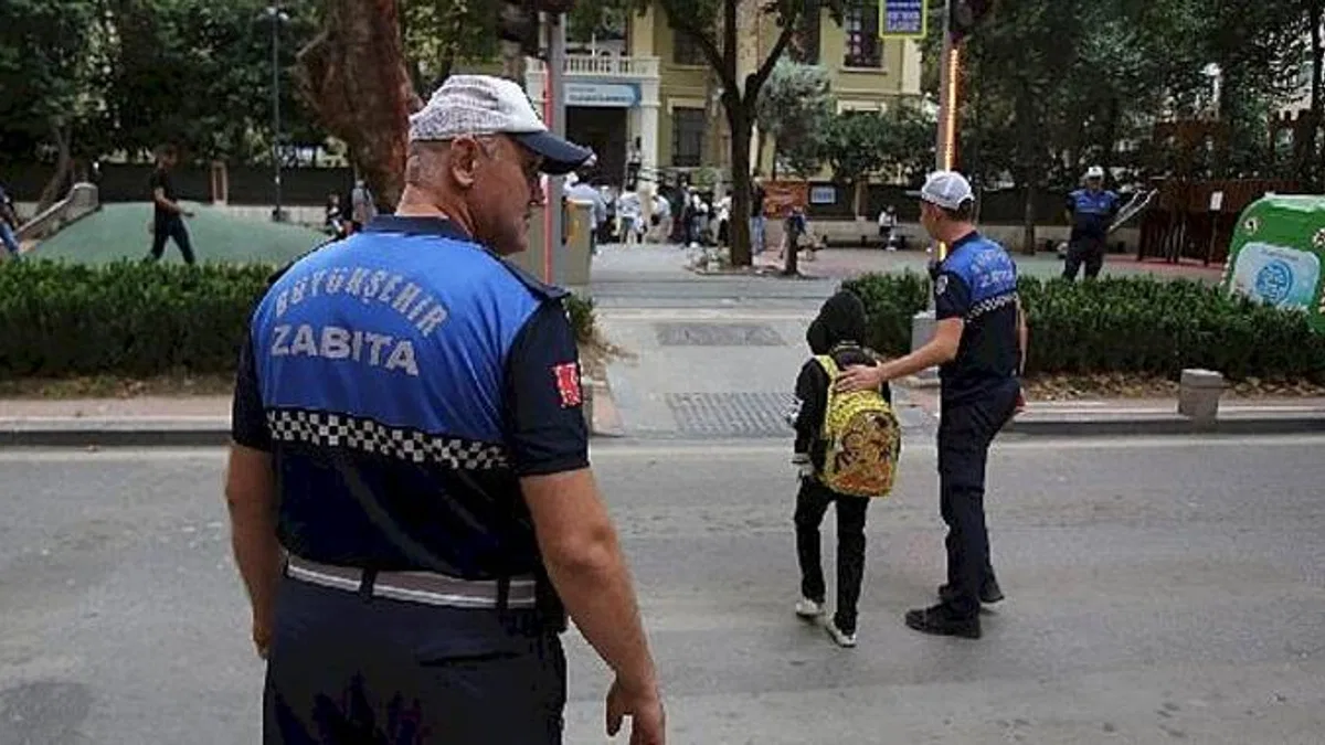 Okulların ilk gününde Büyükşehir Zabıtası görev başında olacak